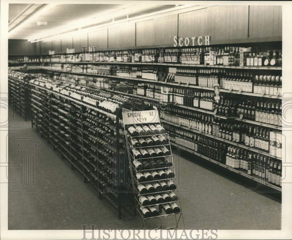 1969 Press Photo Interior view of Martin's Wine Cellar at 3827 Baronne