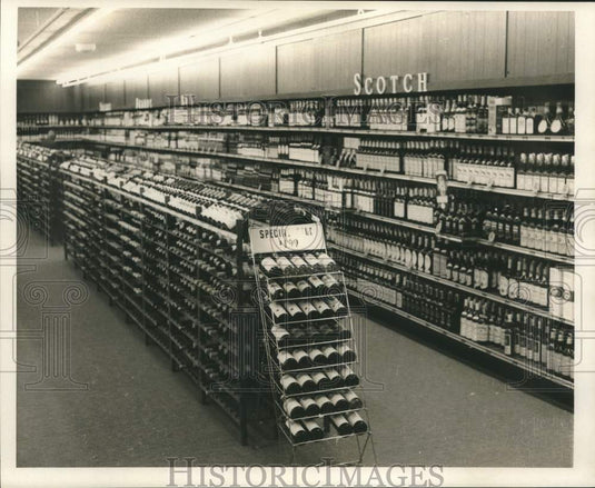 1969 Press Photo Interior view of Martin's Wine Cellar at 3827 Baronne