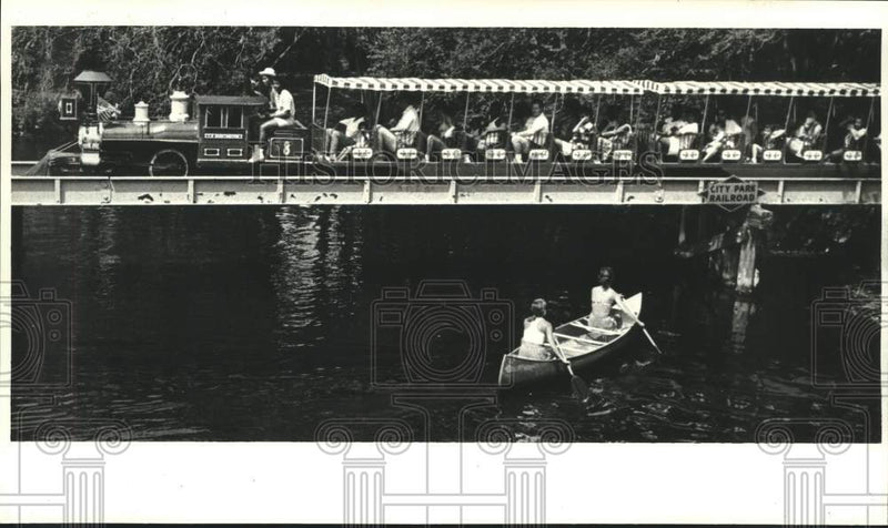 Load image into Gallery viewer, 1987 Press Photo Local parks celebrate Labor Day - City Park - nob62646
