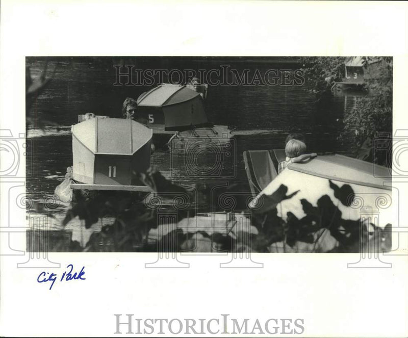 Load image into Gallery viewer, 1978 Press Photo Residents on paddle boats at City Park Lagoon during Labor Day
