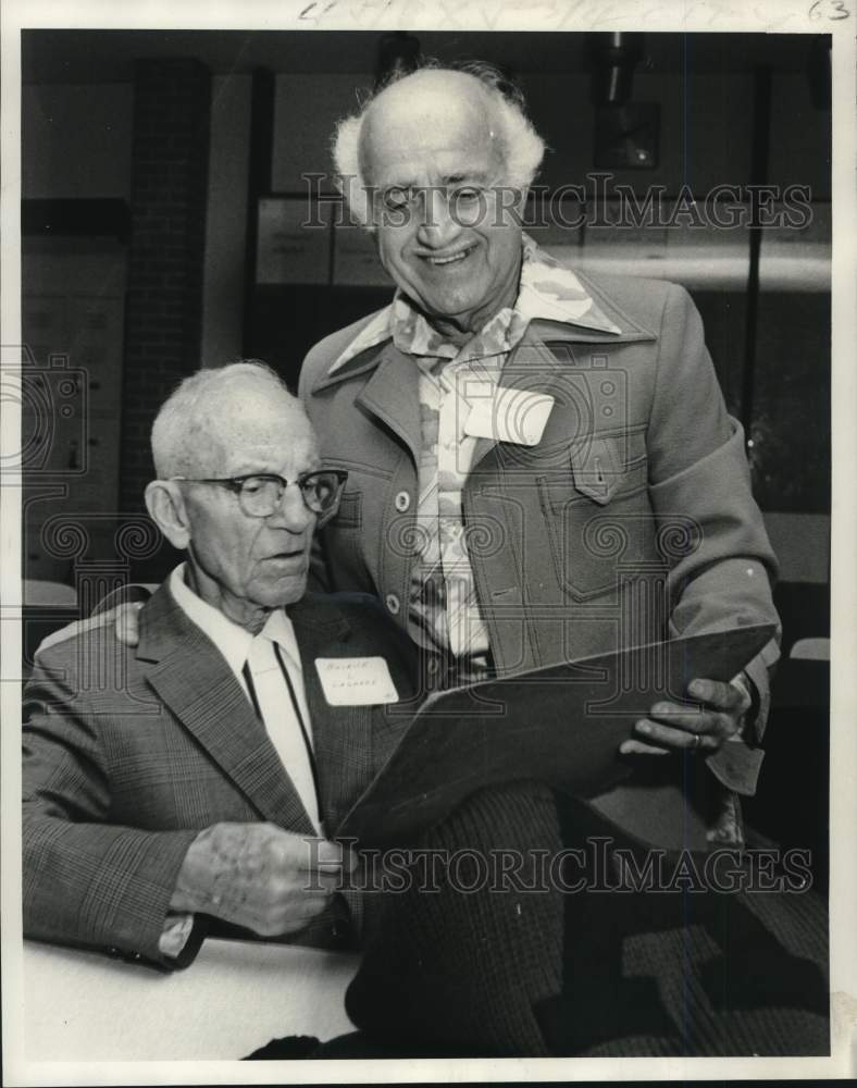 1976 Press Photo Maurice Lagarde and Anthony Cuccia at school reunion- Historic Images