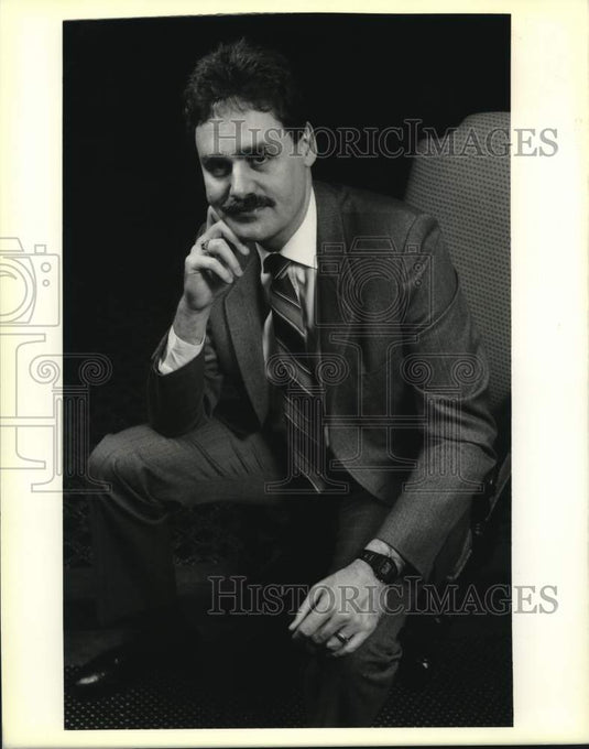 1989 Press Photo Dr. Peter Kastl, Tulane Medical Center's contact lens expert- Historic Images
