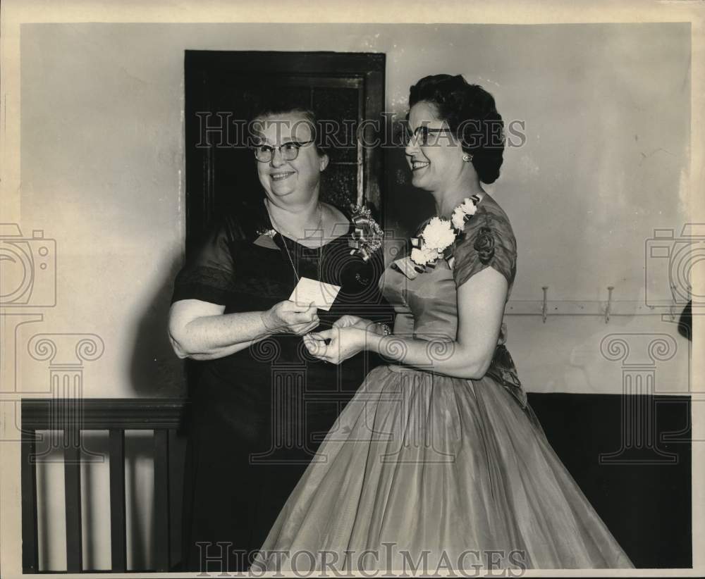 1960 Press Photo Mrs Aurora Ramon & Mrs Ona Mae Lafferty- Order of Eastern Star- Historic Images