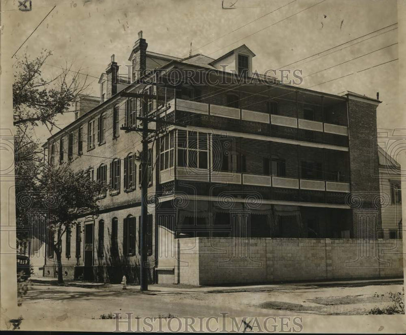 Load image into Gallery viewer, 1950 Press Photo General view of Lafon Catholic Old Folks home, 1125 N. Tonti
