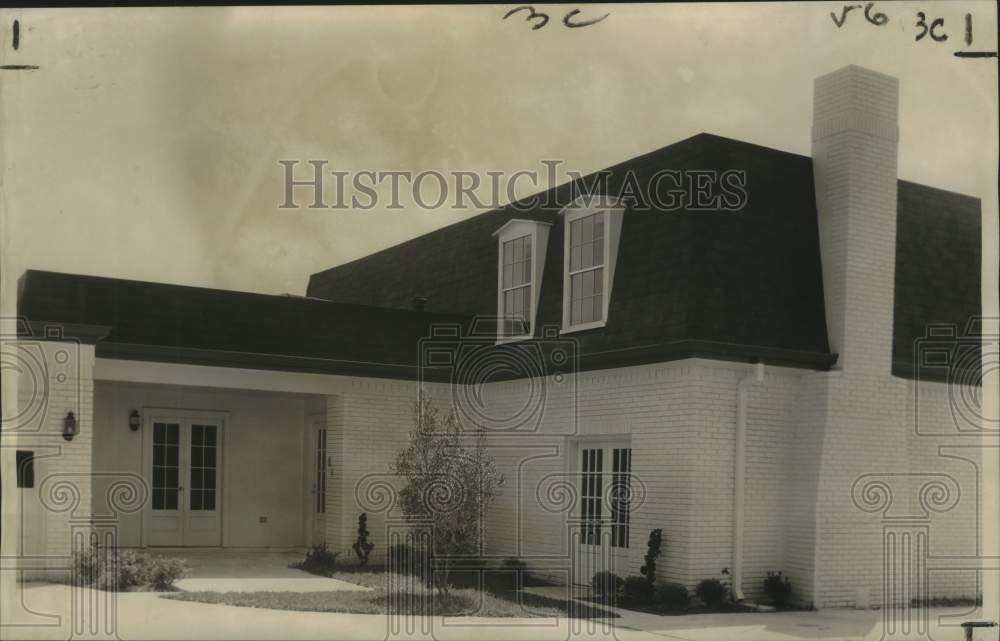 1963 Press Photo Housing in Lakewood South, Louis XIV design, 5582 Jacquelyn