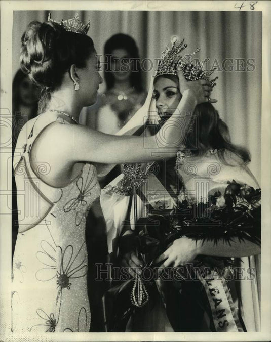 1973 Press Photo Kay Michelle Johnson, crowned Miss New Orleans by Donna Holmes- Historic Images
