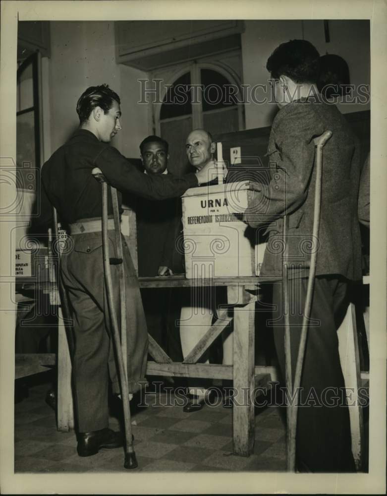 Load image into Gallery viewer, 1946 Press Photo Private Roux Carlo casts his ballot in the election in Rome

