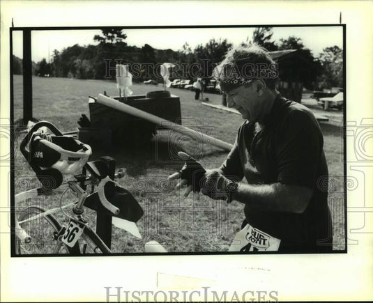 1989 Press Photo Jules Johnson at "The Final Conflict" at Bougue Chitto Locks- Historic Images