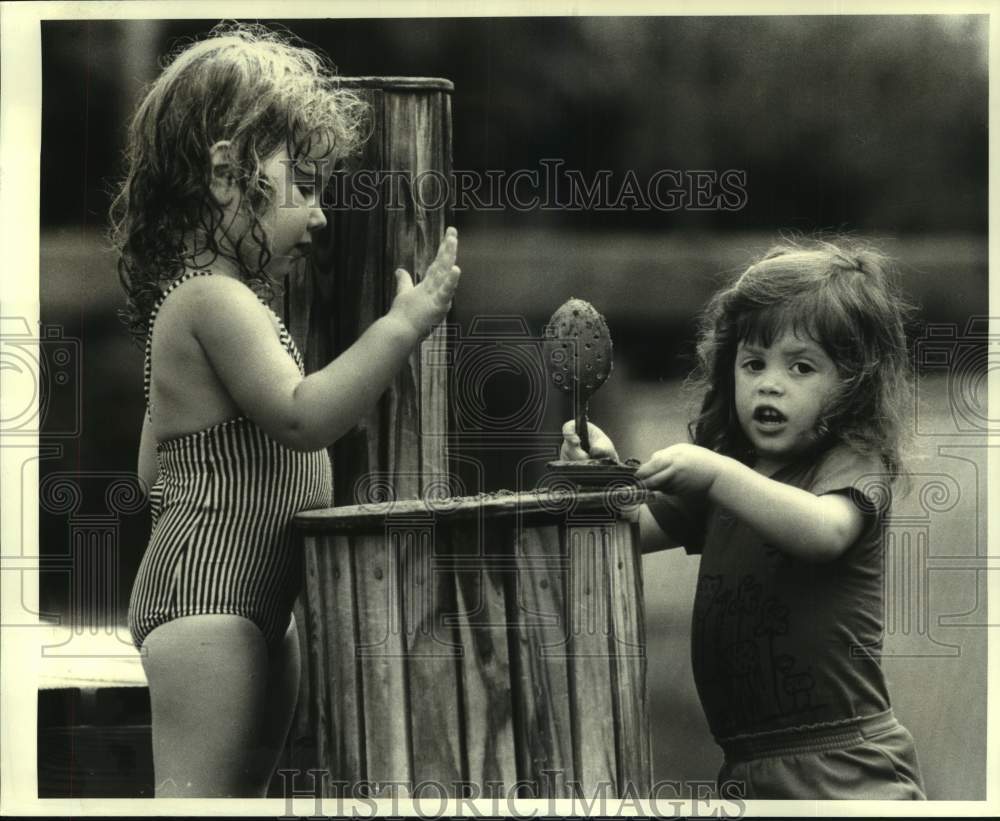 1982 Press Photo Casey Miller &amp; Vaughn Thames playing at Jewish Community Center- Historic Images