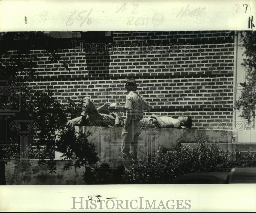 1978 Press Photo Jesuit High School students sunbathe during midday break- Historic Images