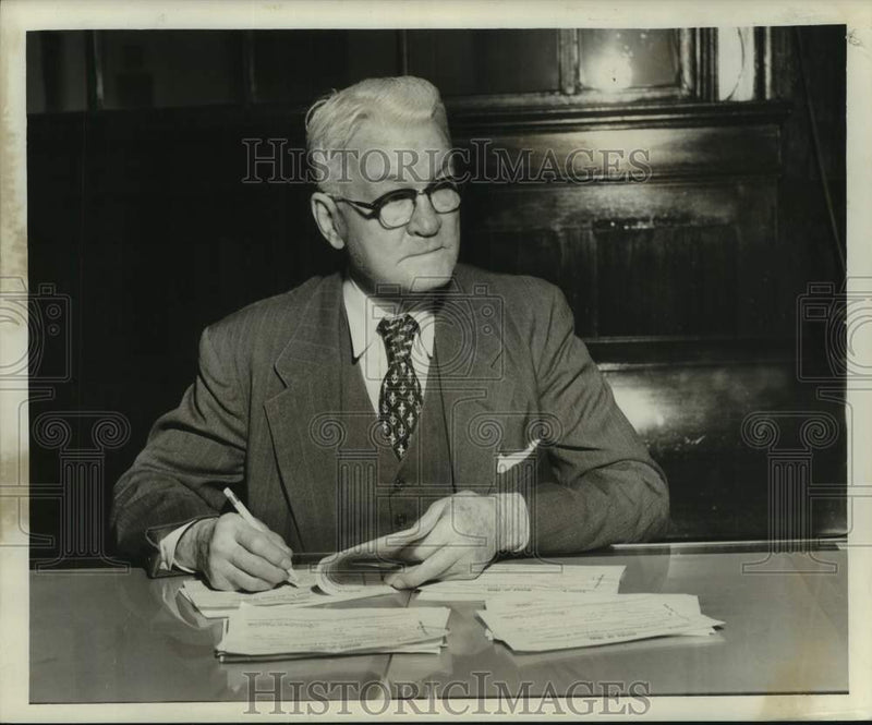 Load image into Gallery viewer, 1959 Press Photo Herbert Lacroix "Young Denny" at his office - nob66173

