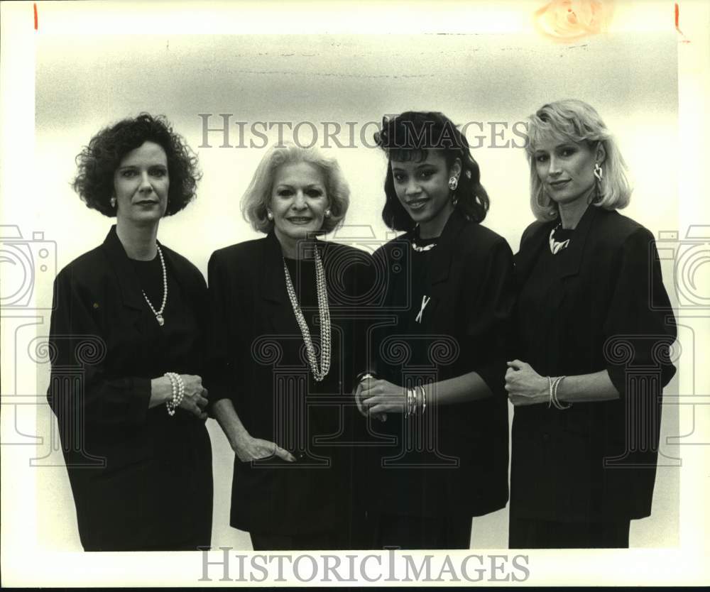 1987 Press Photo Monet Fashion Jewelry at D.H. Holmes Lakeside Shopping Center