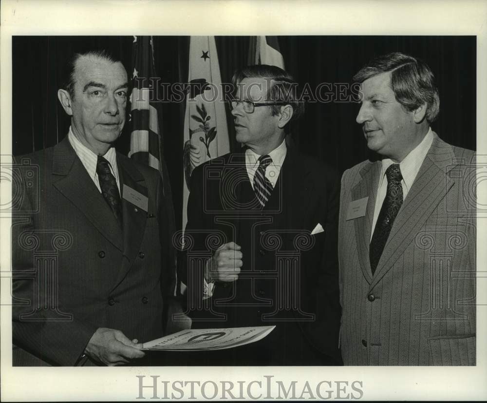 1974 Press Photo State And Federal Travel And Tourism Officials Meet- Historic Images