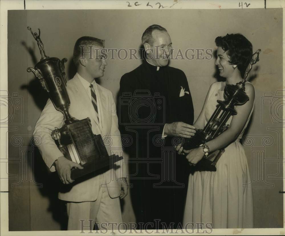 1959 Press Photo Loyola University students being honored at Awards Day
