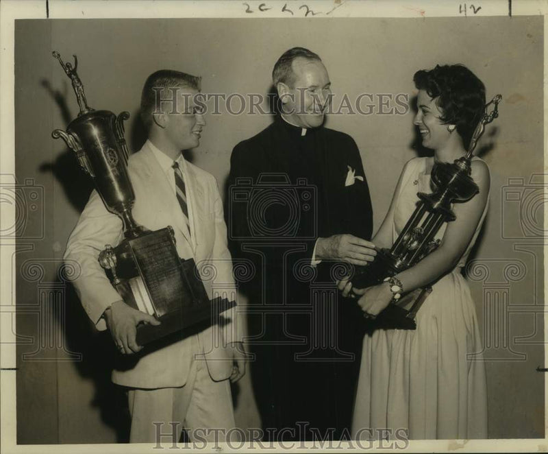 Load image into Gallery viewer, 1959 Press Photo Loyola University students being honored at Awards Day
