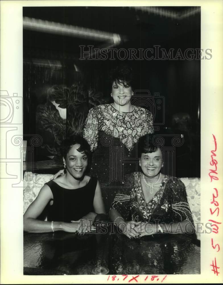 1994 Press Photo Deidre Allen, Patrice Senar, &amp; Marie Kernion at Magnolia Ball.- Historic Images