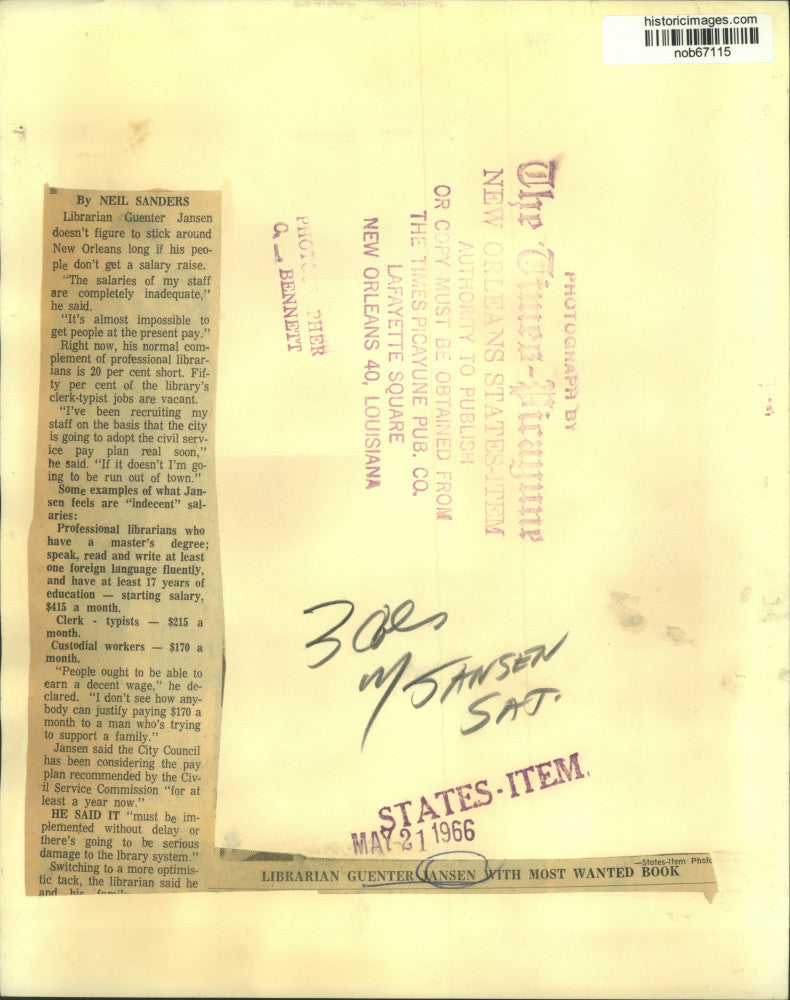 Load image into Gallery viewer, 1966 Press Photo New Orleans Librarian Guenter Jansen with most wanted book.
