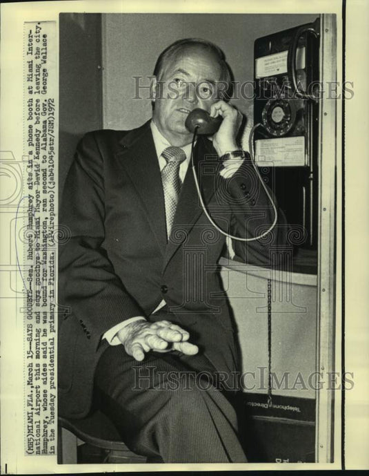 1972 Press Photo Senator Hubert Humphrey phones farewell to Mayor David Kennedy