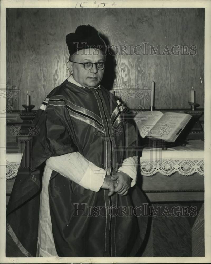 1947 Press Photo Rev. Leo Jarysh, New Orleans Priest and Artist - nob67597