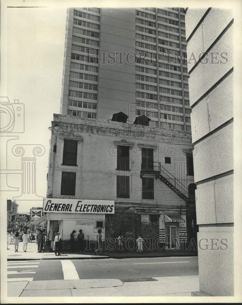 Load image into Gallery viewer, 1974 Press Photo Marriott Expansion site on Canal Street - nob67707
