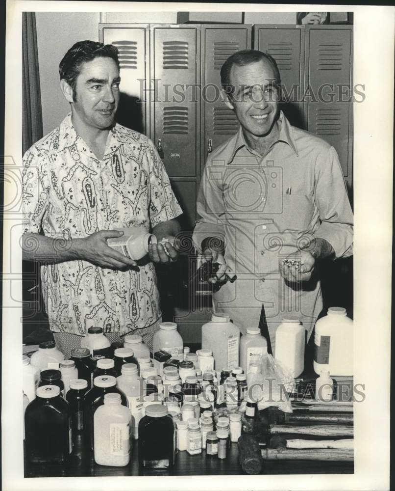 1974 Press Photo Detectives Ronald Brady and James Lewis - nob68137