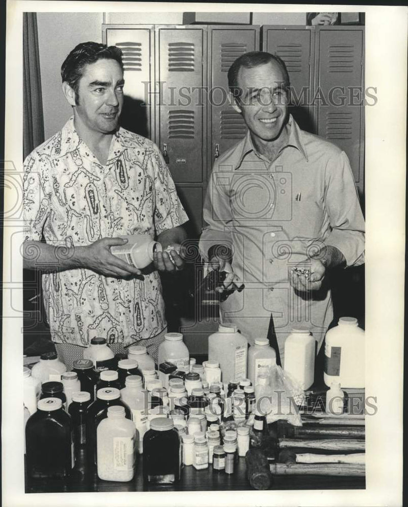 Load image into Gallery viewer, 1974 Press Photo Detectives Ronald Brady and James Lewis - nob68137
