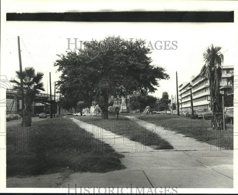 Load image into Gallery viewer, 1978 Press Photo Louisiana-Margaret Place - nob68330
