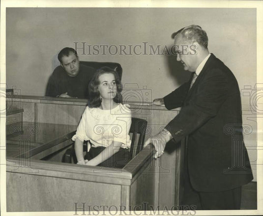 1962 Press Photo Performers of Little Theater of St. Bernard at the courthouse