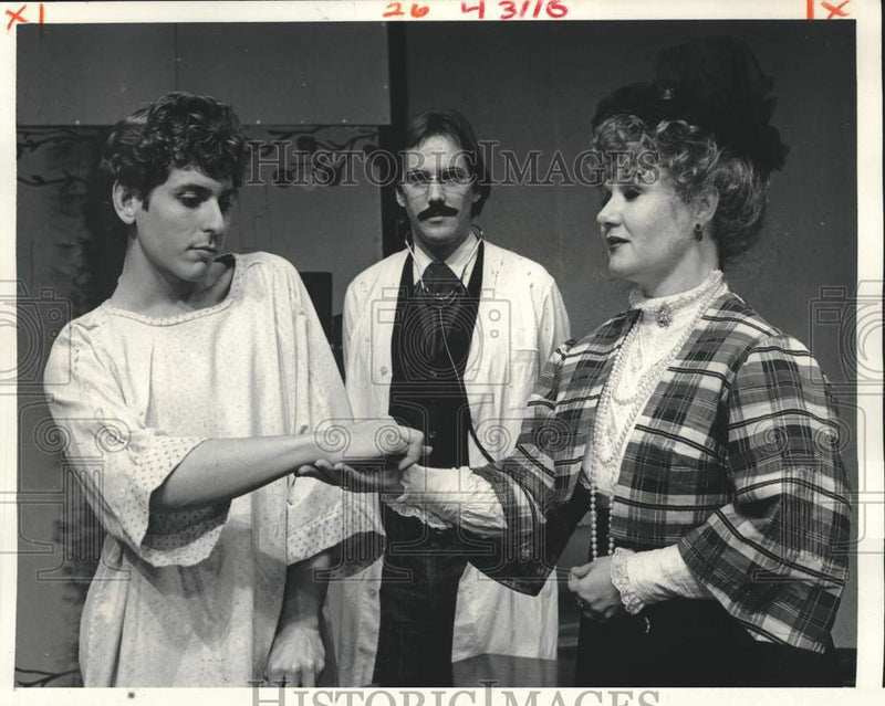 Load image into Gallery viewer, 1985 Press Photo Le Petit Theatre to open its 500th play "The Elephant Man."
