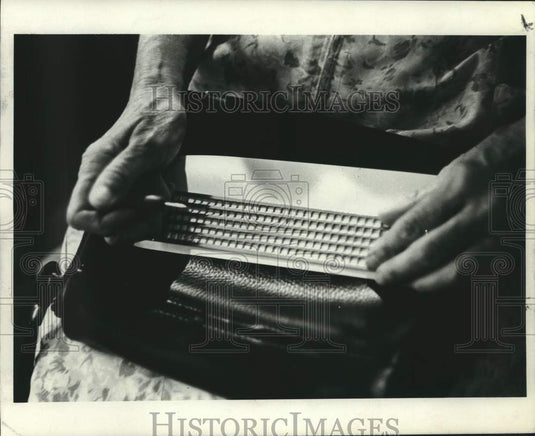 1969 Press Photo Close-up view of Nellie Landry's writing kit- Historic Images