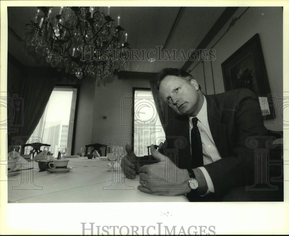 1995 Press Photo Robert W. Lewis at the City Energy Club, 1515 Poydras