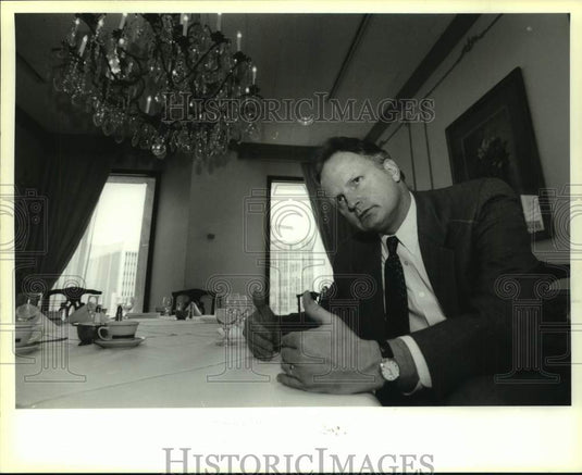 1995 Press Photo Robert W. Lewis at the City Energy Club, 1515 Poydras