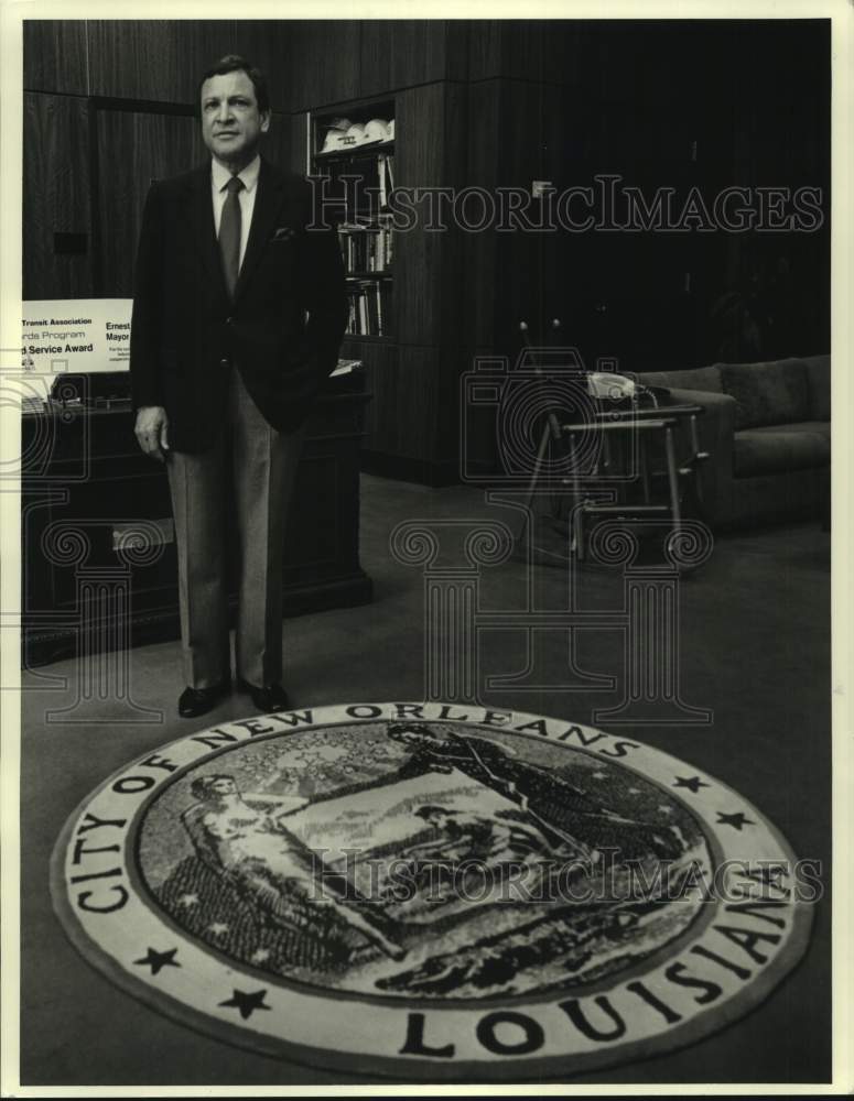 1986 Press Photo Mayor Ernest Morial at New Orleans, Louisiana City Hall- Historic Images