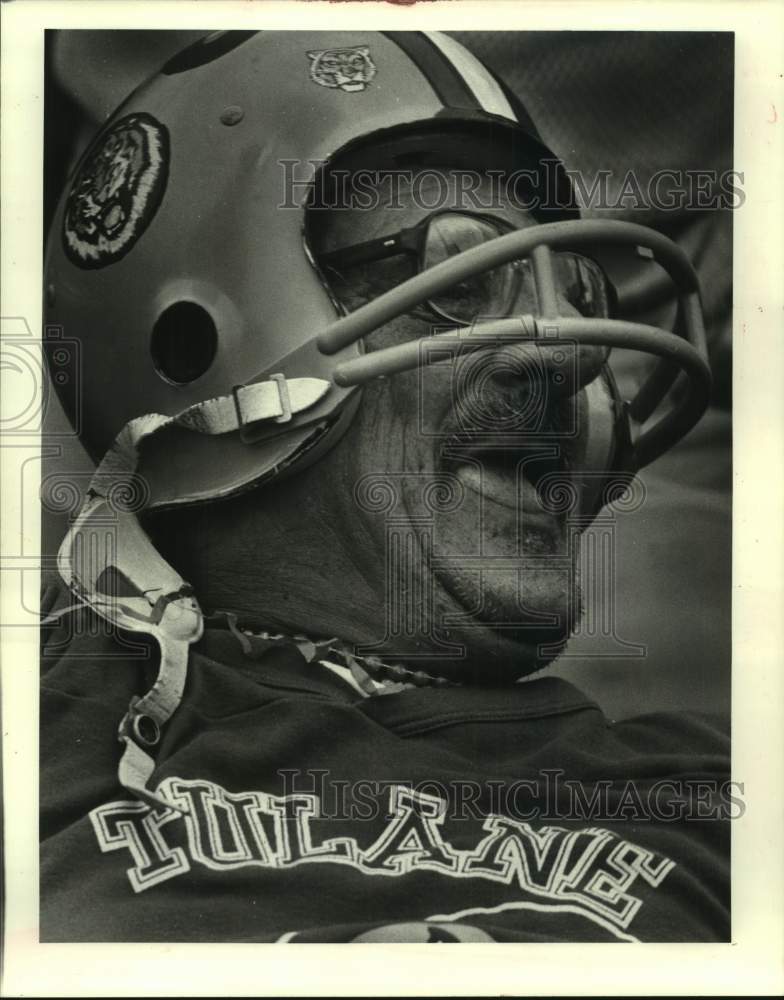 1984 Press Photo Tulane fan Lawrence Rubo wears LSU helmet after game.- Historic Images