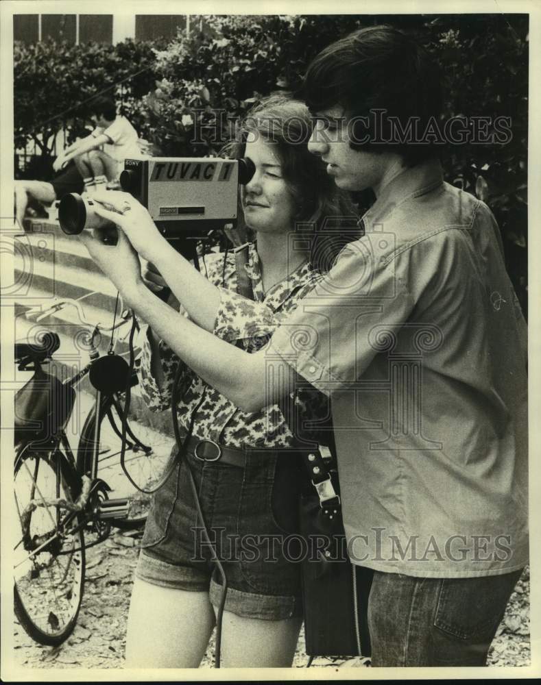 1976 Press Photo Bill Maiman, Tuvac- Historic Images