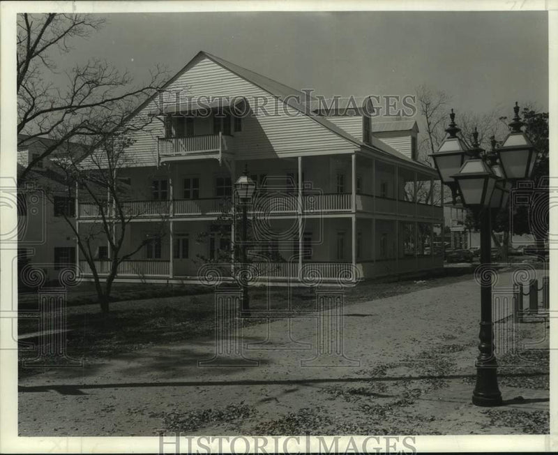 Load image into Gallery viewer, 1978 Press Photo The Old Magnolia Hotel, built in 1847- Restored to a Museum
