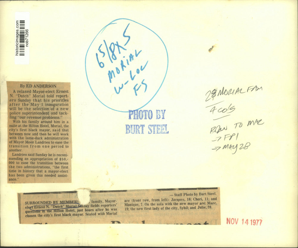 1977 Press Photo Mayor-elect Ernest N. "Dutch" Morial and his family - nob71266