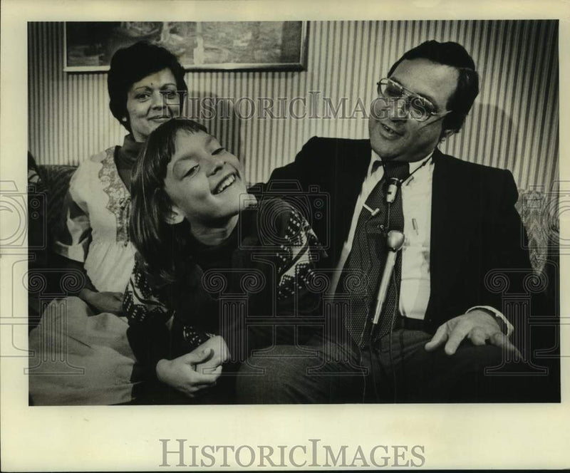 Load image into Gallery viewer, 1977 Press Photo Mayor Ernest and First Lady Sybil Morial and daughter
