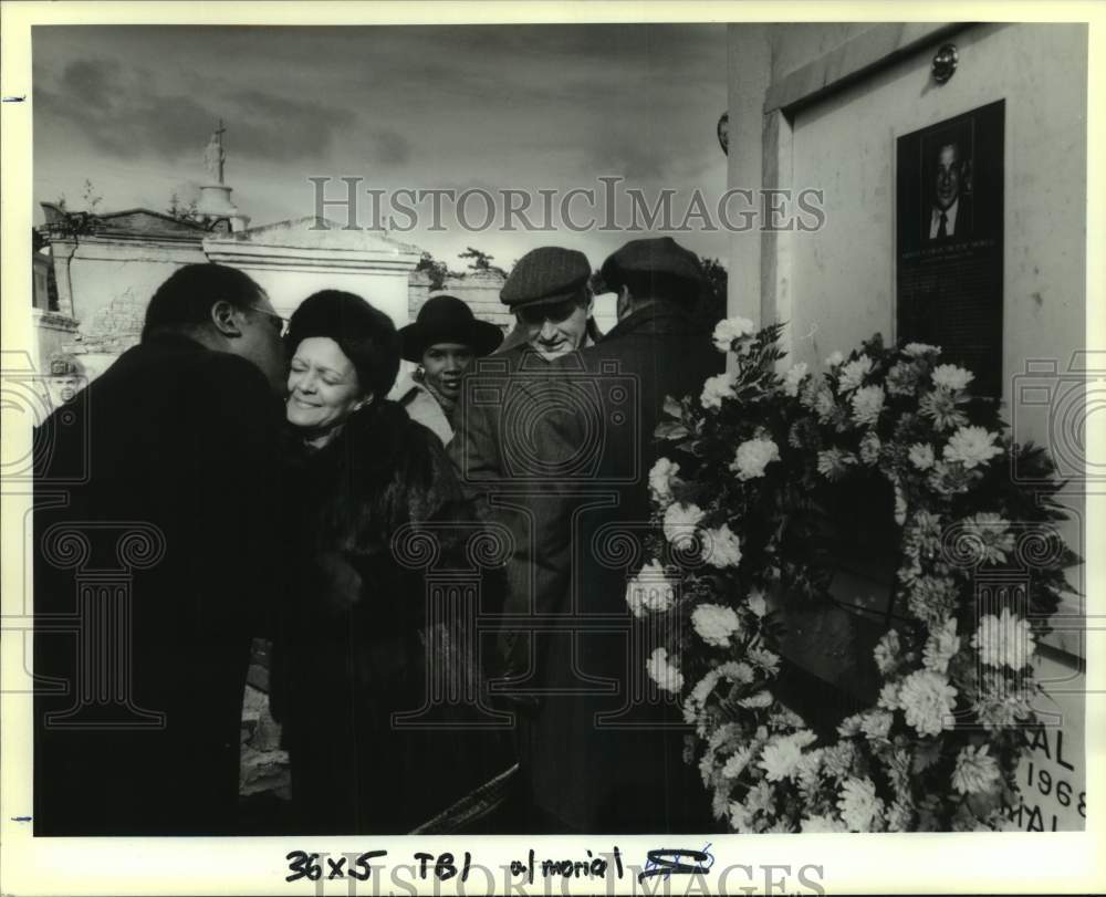 1990 Press Photo Sybil Morial embraces friend at her husband&#39;s funeral