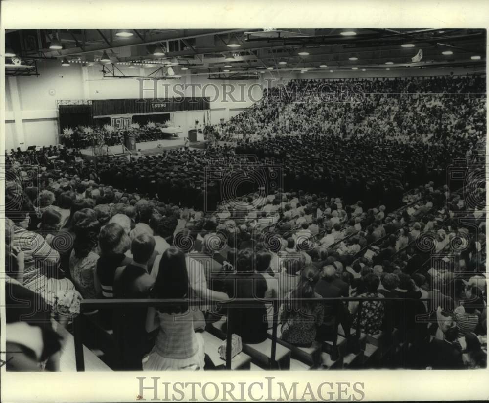 1972 Press Photo Graduation at Louisiana State University New Orleans gymnasium- Historic Images