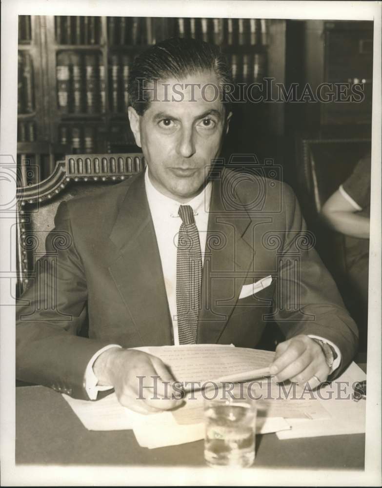 1957 Press Photo Endre Marton, Associated Press Staffer - nob72370