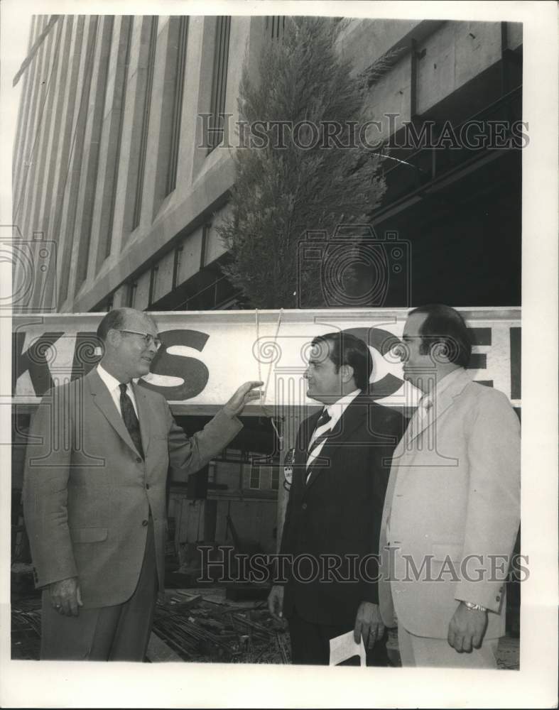 1971 Press Photo Topping Off Ceremony at Lykes Center, 300 Poydras Avenue- Historic Images