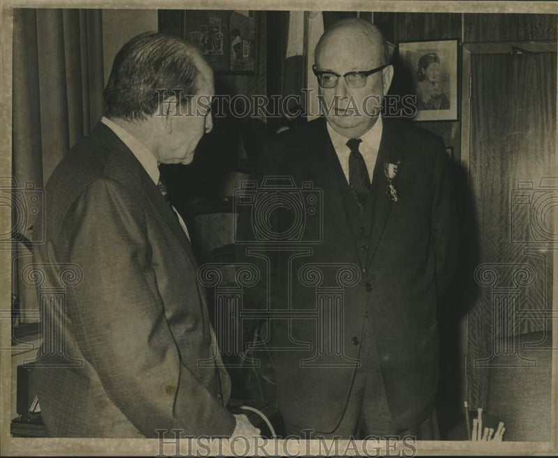 Load image into Gallery viewer, 1967 Press Photo Mayor Schiro &amp; Ambassador of France Charles Lucet at City Hall
