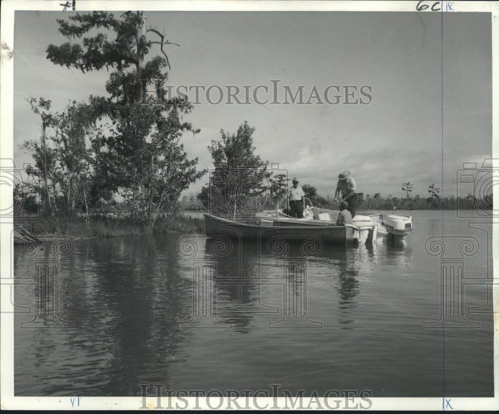 1967 Press Photo Fisherman stopped- Louisiana Wild Life and Fisheries Commission- Historic Images