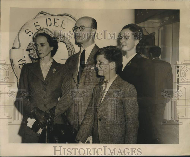 Load image into Gallery viewer, 1950 Press Photo Roberto E. MacEachen, Appointed Uruguayan ambassador to Mexico
