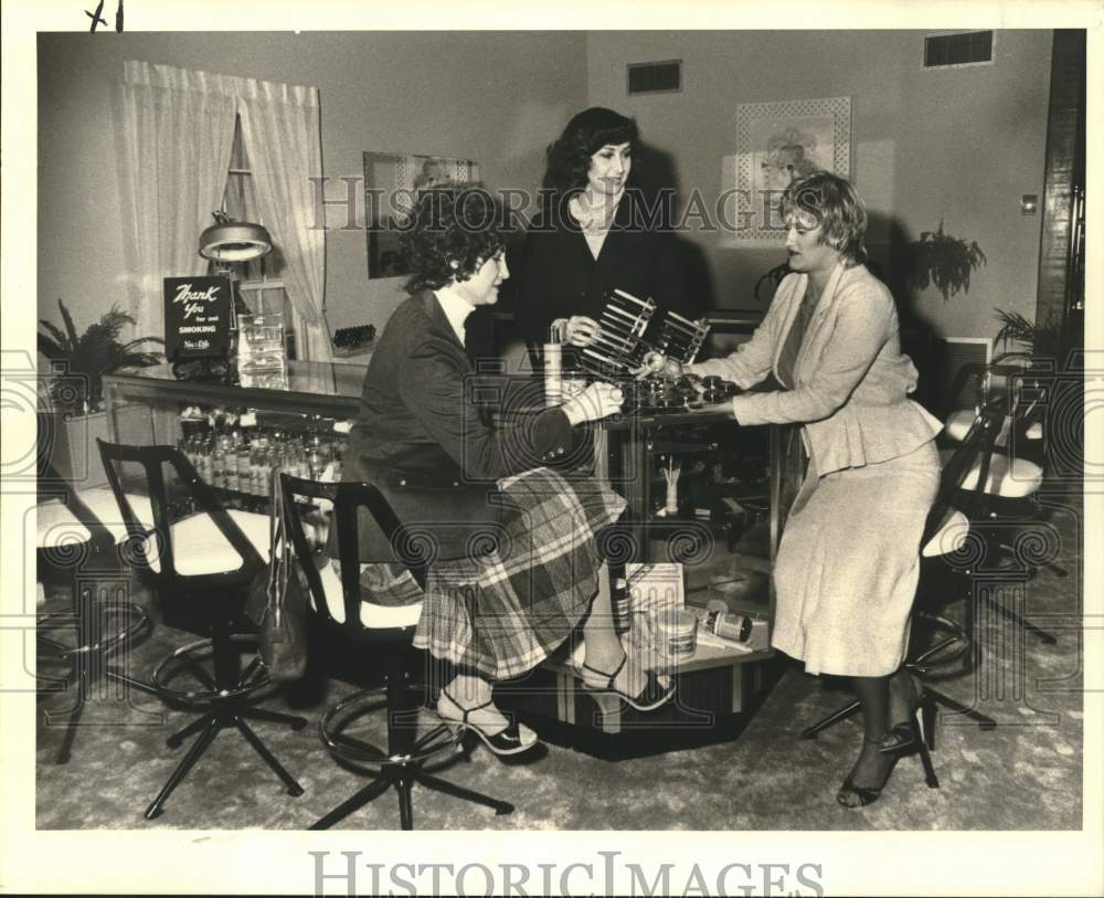 1980 Press Photo Letti Lynn&#39;s Beauty Care Center, located in Independence Mall - Historic Images