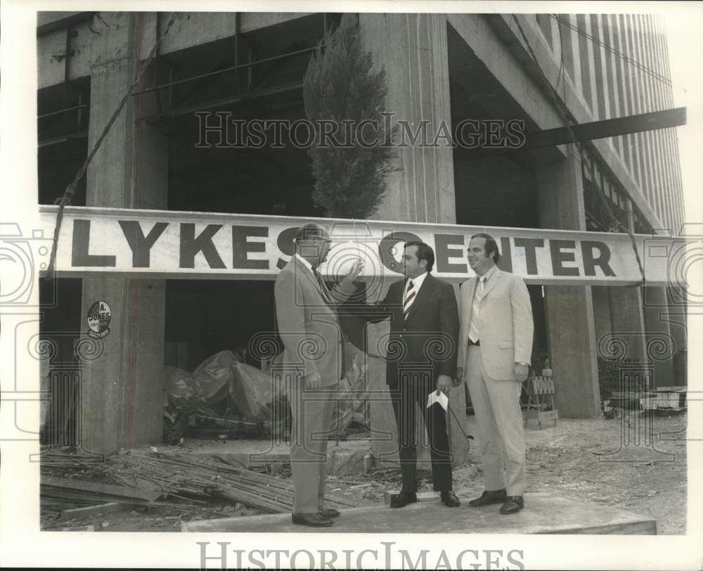 1971 Press Photo Topping-off ceremony at Lykes Center, 300 Poydrass Avenue- Historic Images