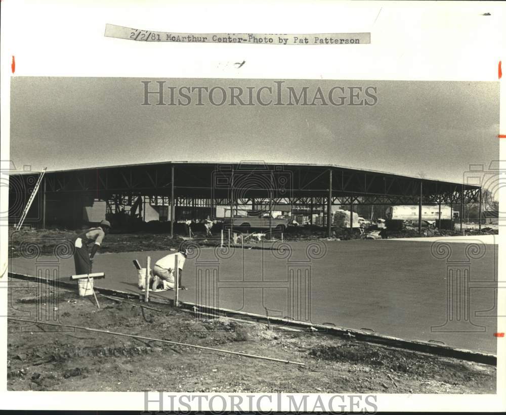 1981 Press Photo Workmen lay cement at MacArthur Center under construction