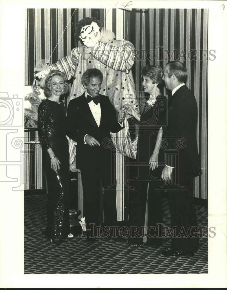 Load image into Gallery viewer, 1979 Press Photo Freda Lupin, Dr. Ralph Lupin and others at the Fairmont
