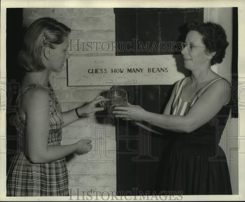 1960 Press Photo Mrs. Morgan Russell and Mrs. Alastian Maitland- Historic Images